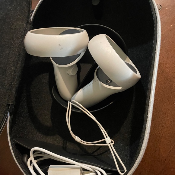 Oculus Quest 2 128gb Full Set + extra (ready to ship) - Picture 5 of 8